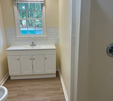 3rd image of 11 Paradise Ln