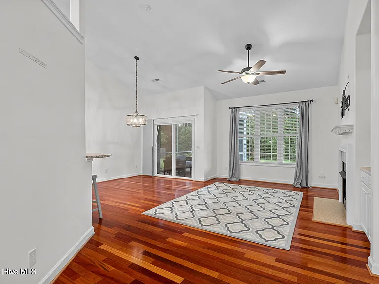 38 Amber Ct — Photo 4