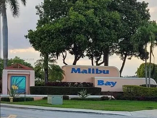 521 NW 208th Cir, Pembroke Pines, FL 33029