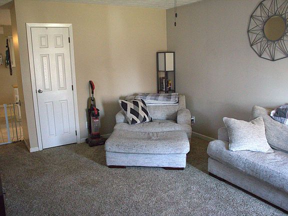 Living Room (Entry) 1