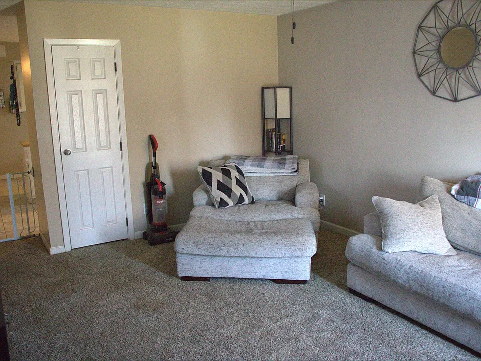 Living Room (Entry) 1