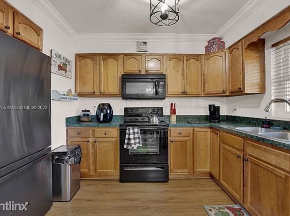 4th image of 111 Edgewater Dr