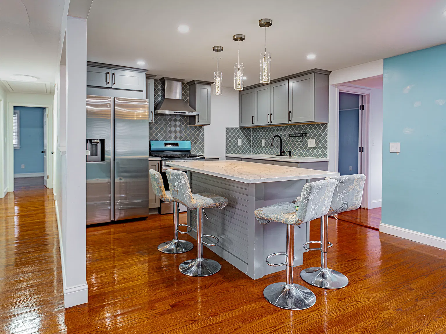 5 bed, 2000 sqft, $4,200 — Photo 2