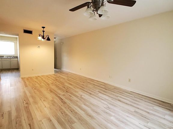 3rd image of 2070 Kings Gate Cir