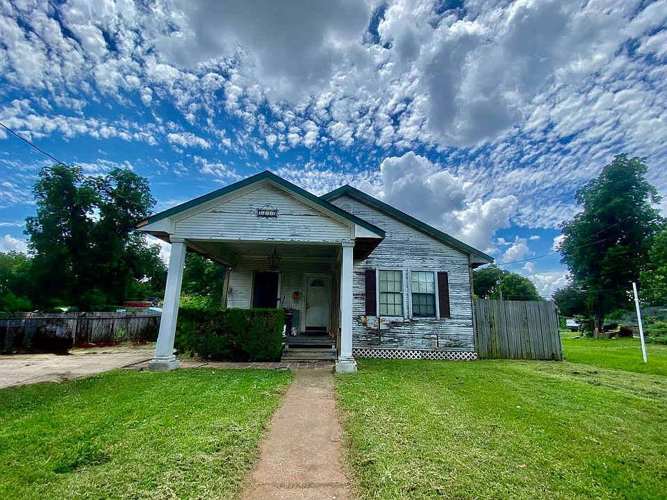 2nd image of 2114 Pine St