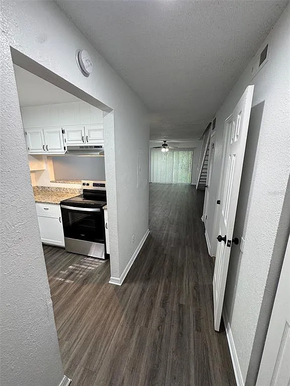2 bed, 1.5 bath, 1200 sqft, $1,289 — Photo 2