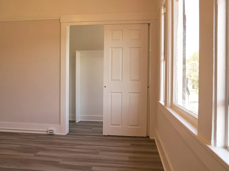 323 E 15th St #325 — Photo 8