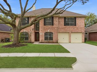 1018 S Wellsford Dr, Pearland, TX 77584