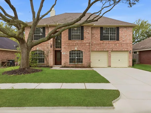 1018 S Wellsford Dr, Pearland, TX 77584