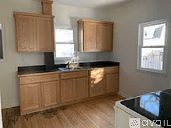 5th image of 2711 Pierce St NE #1