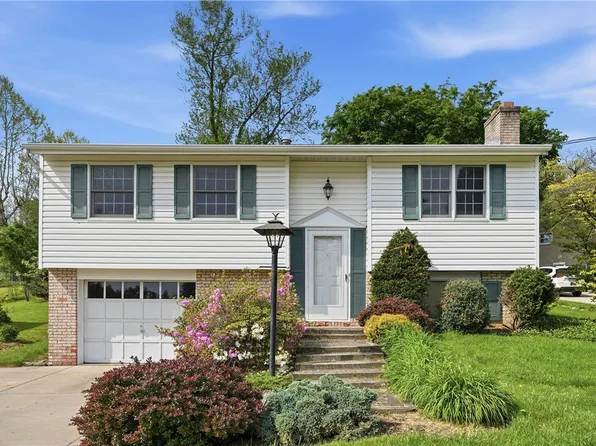 100 Mayer Dr, Oakdale, PA 15071