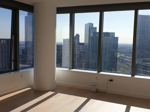 3 Court Square image 1 of 14