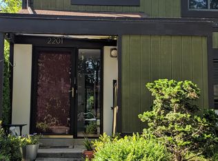 2201 Wheelwright Ct, Reston, VA 20191