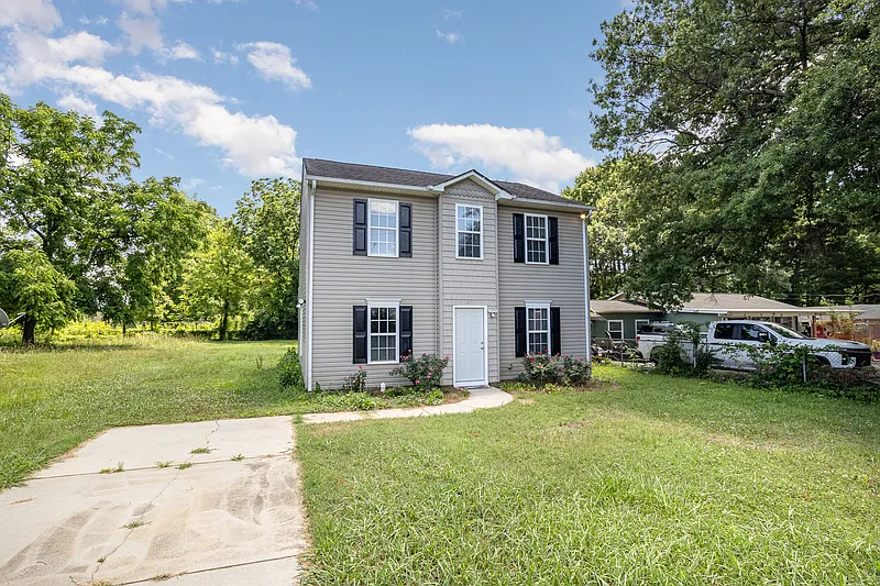 4 bed, 2.0 bath, 1398 sqft, $2,200 — Photo 3