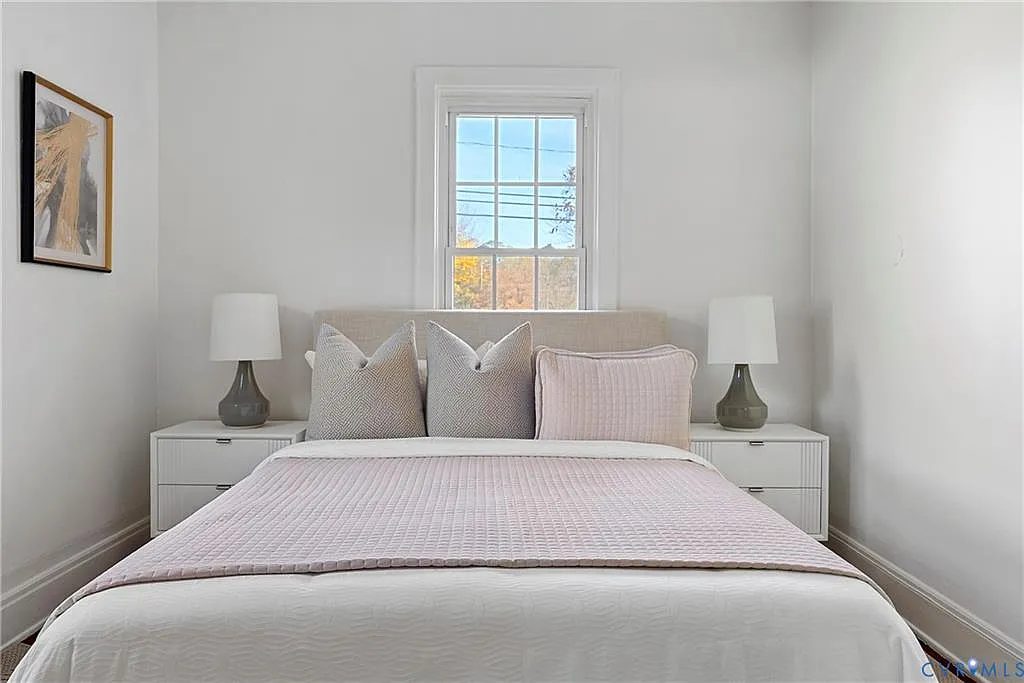 3 bed, 1300 sqft, $2,300 — Photo 4