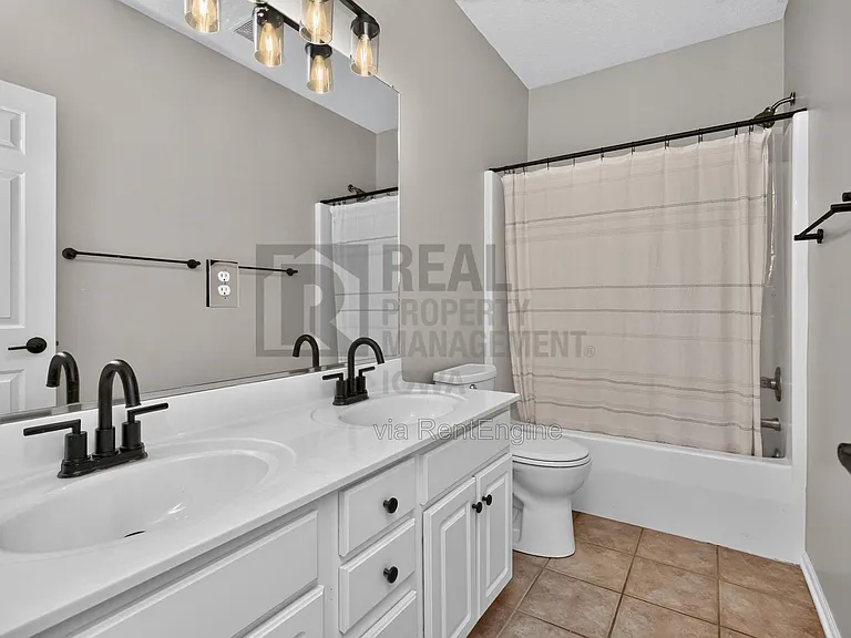 2305 NE Hanover Ct — Photo 25