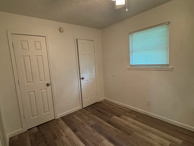 1422 W Brooks St — Photo 12