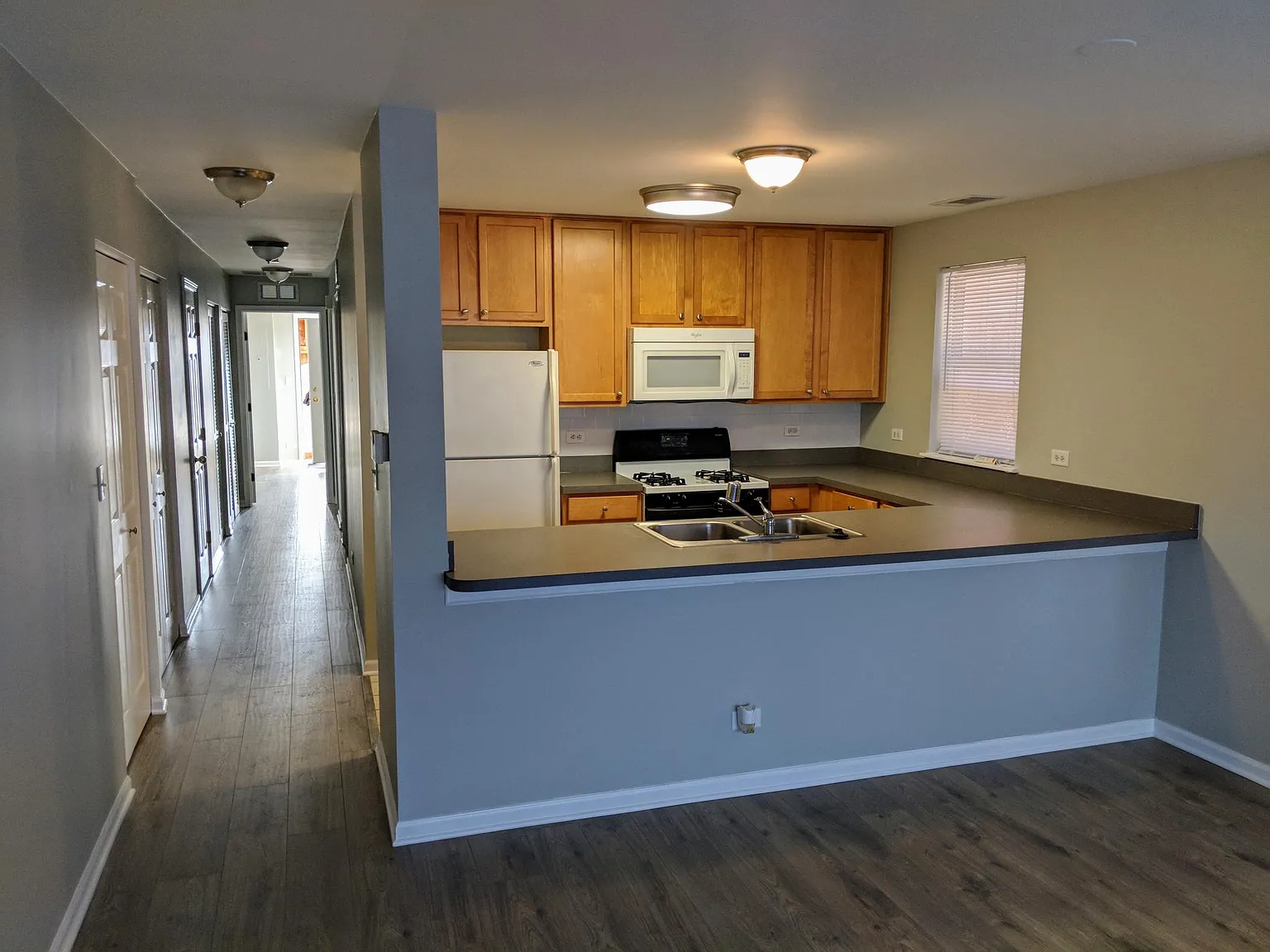665 W Division Street — Photo 4