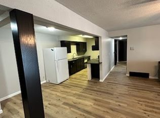 9507 University Ave APT 19, Clive, IA 50325