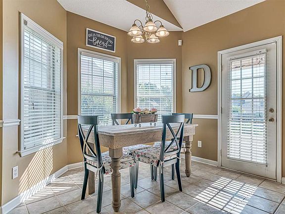5th image of 8635 Valmont Cir