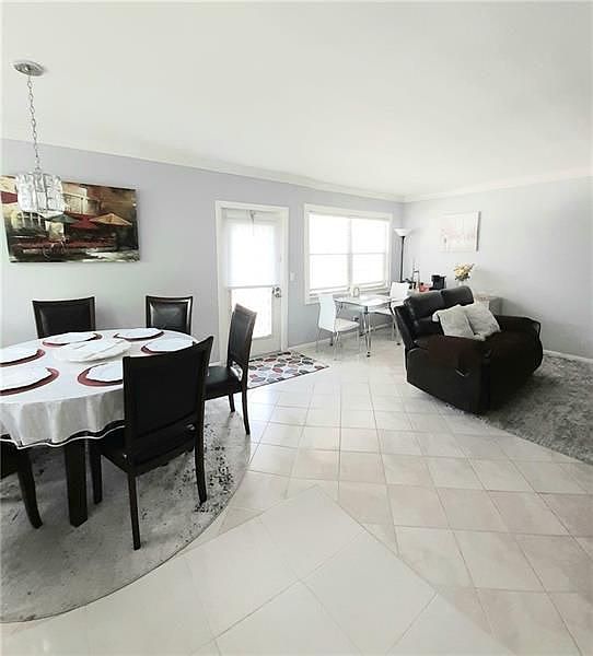 1st image of 160 Westbury Cir #I