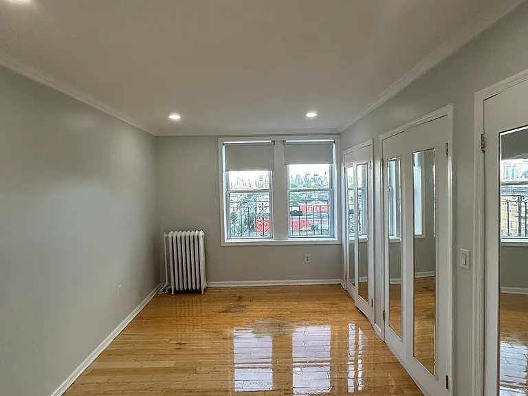 201 45th St #E2 — Photo 3