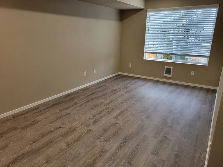 4045 Puget — Photo 12