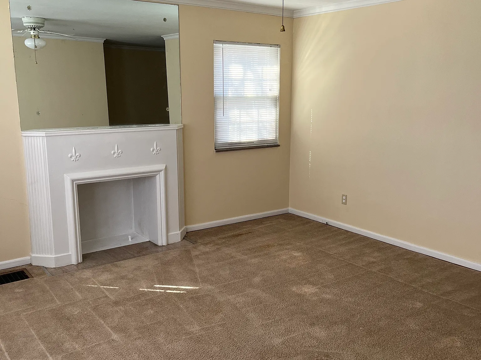 1133 S Cassingham Rd — Photo 1