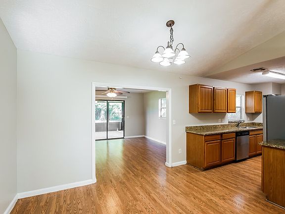 5th image of 2437 SE Marius St