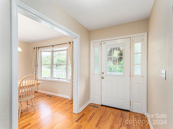 3rd image of 37 Briarwood Dr