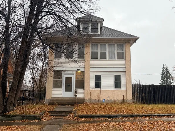393 Geranium Ave E, Saint Paul, MN 55130