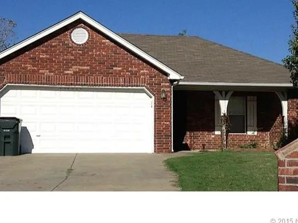 2122 W Walnut St N, Collinsville, OK 74021