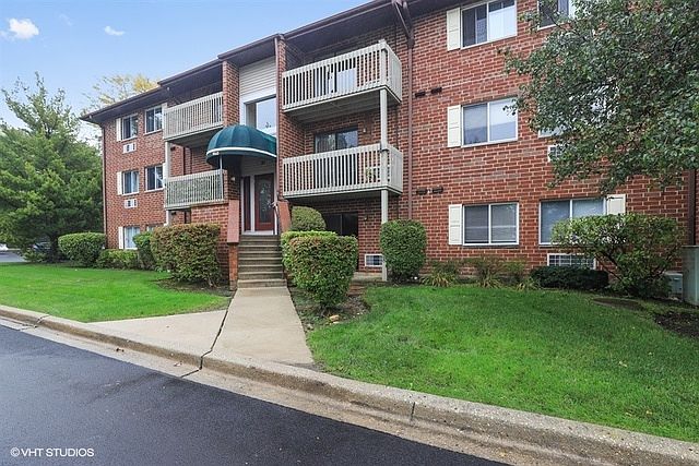 1st image of 960 N Lakeside Dr APT 2D