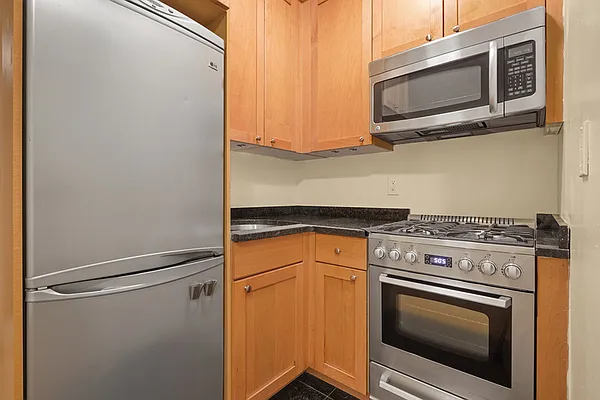 Rented by Cooper & Cooper Real Estate | media 18