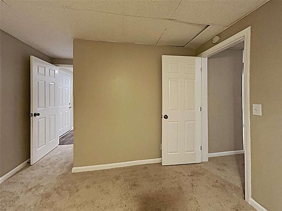 3rd image of 5665 Lakeview Ct