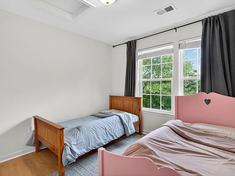 2417 Abington Dr — Photo 32