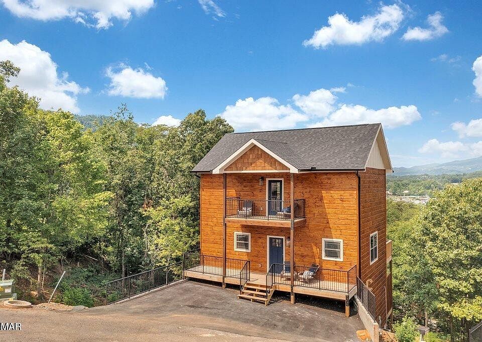1st image of 421 Stone Ridge Way