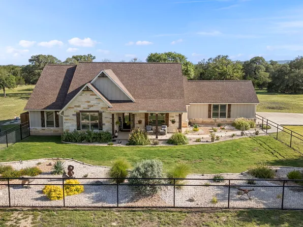 744 East Rio Azule, Pipe Creek, TX 78063