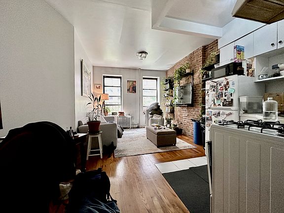 2nd image of 15 W 100th St APT 3W
