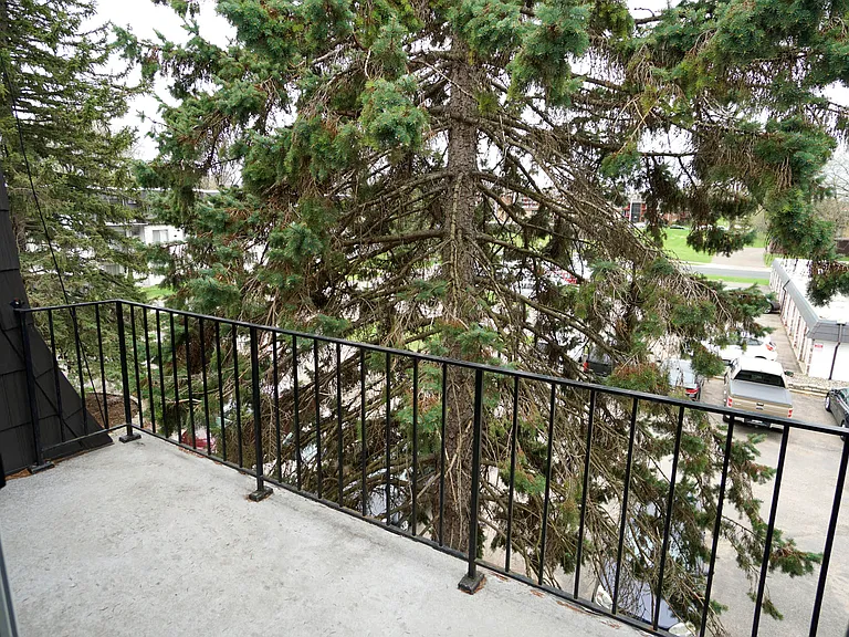 Bellows Court — Photo 13