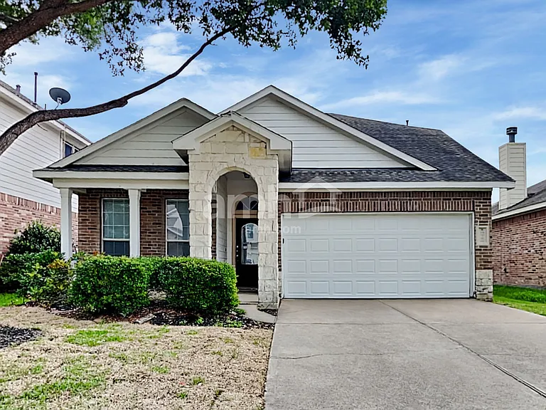 15742 Flagstone Walk Way — Photo 1