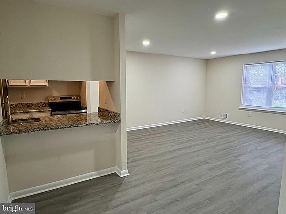 4th image of 10 Baylis St