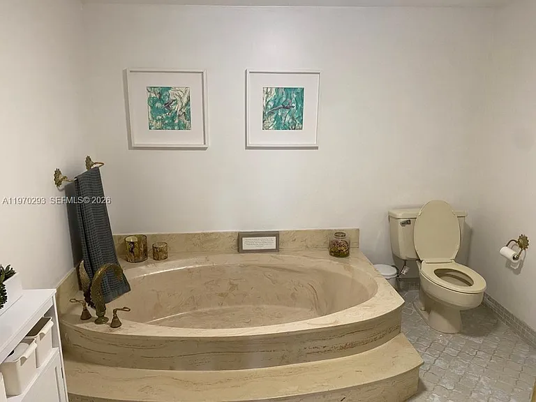 210 Sea View Dr — Photo 17
