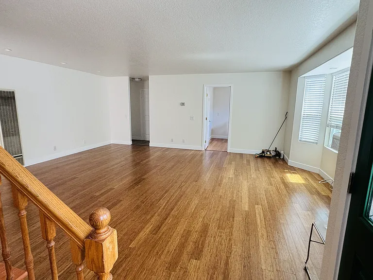 1358 Bennett Ave — Photo 11