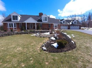 9300 Hunt Club Ln, Clarence, NY 14031
