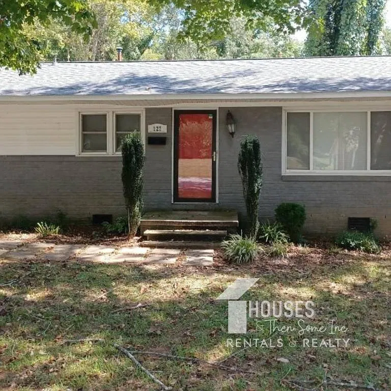 127 Lincoln Dr — Photo 1