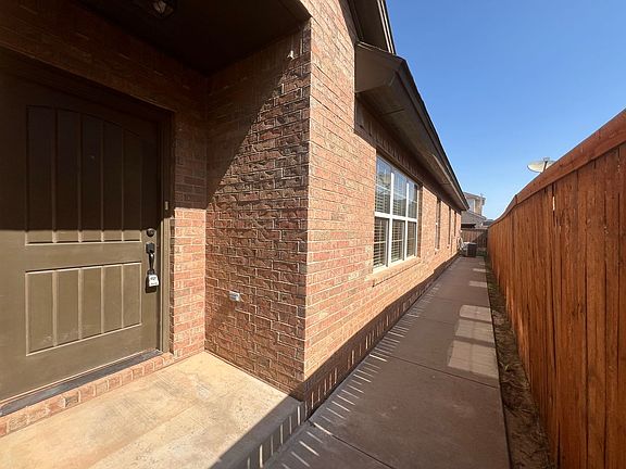 4th image of 4422 105th St