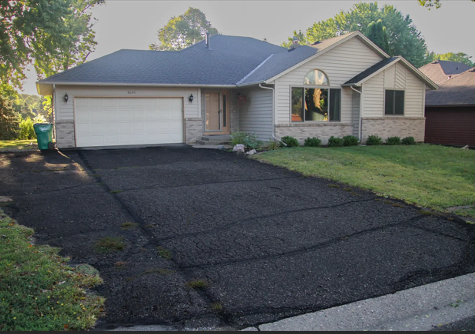 3 Bedroom / 3 Bathroom in Plymouth MN!! — Photo 1