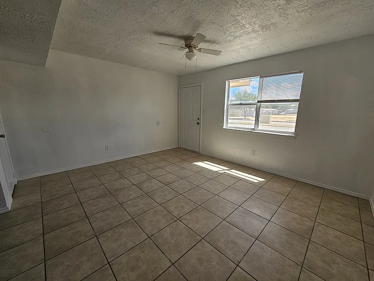 2631 SW H Ave #B — Photo 5