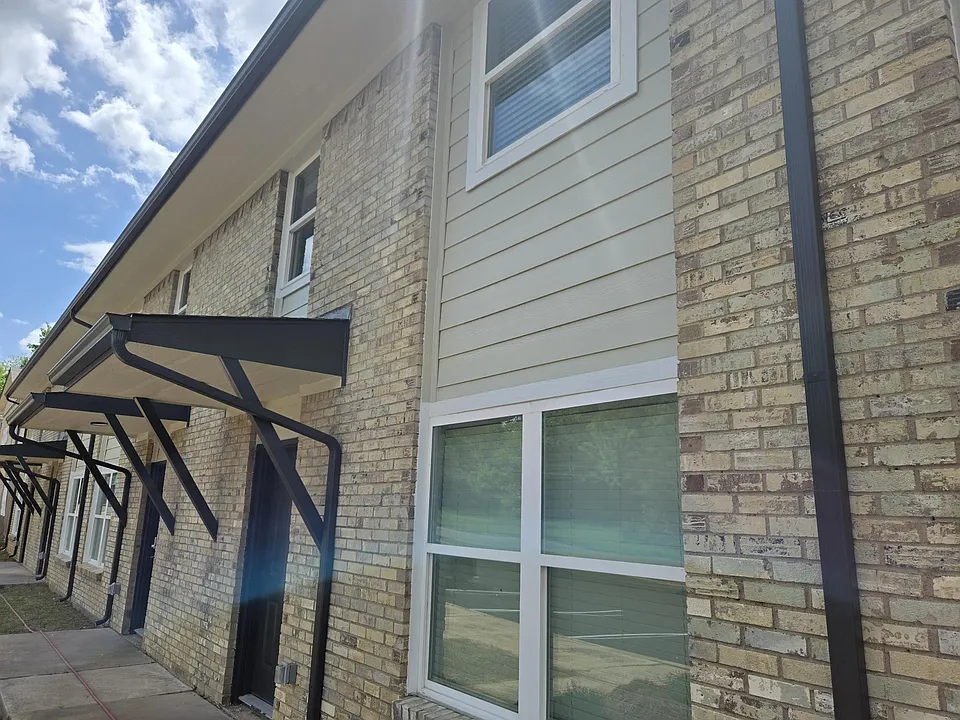 Sabine Apartments
